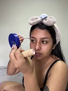  Chloe Smith online show from December 17, 2025, 2:55 pm