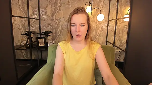 MeggySun online show from November 3, 2025, 1:04 pm