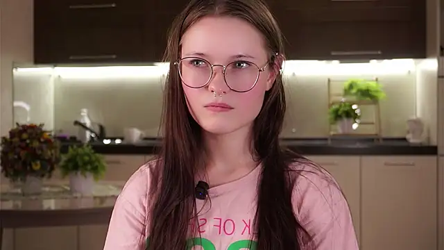 LynHillaire online show from September 10, 2025, 11:09 am