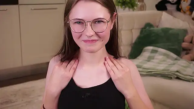 LynHillaire online show from September 11, 2025, 12:49 pm