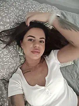 BabyFaceMia online show from November 18, 2025, 10:29 am