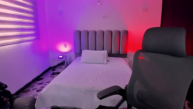 AlliceCopper online show from November 5, 2025, 2:20 pm