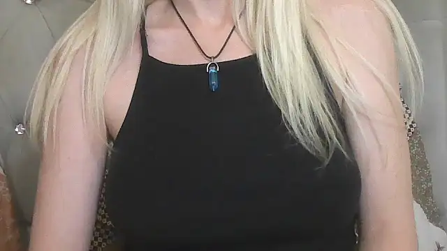 Snapshot of flirty_babe_x chatting on August 1, 2026, 11:58 pm flirty babe x online show from August 1, 2026, 11:58 pm