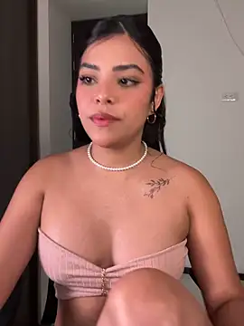 Snapshot of Sara-Evans chatting on February 5, 2026, 1:12 am Sara-Evans online show from February 5, 2026, 1:12 am