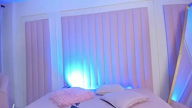 milaowens online show from October 25, 2025, 10:47 am