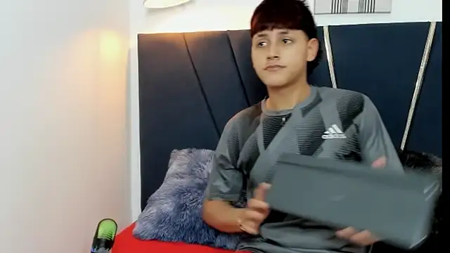 Snapshot of zeusapollofuck chatting on September 20, 2025, 7:08 pm zeusapollofuck online show from September 20, 2025, 7:08 pm