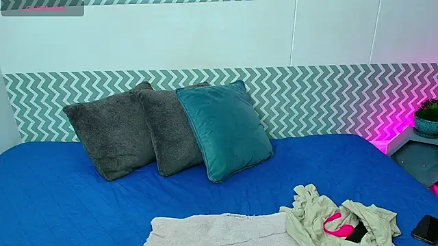 EmilyCoy  online show from October 15, 2025, 2:32 am