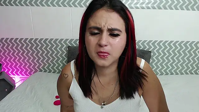 EmilyCoy  online show from October 19, 2025, 2:47 am