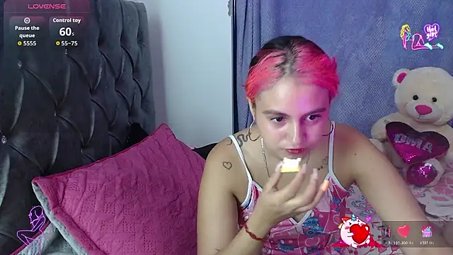 EmilyCoy  online show from March 12, 2026, 1:04 pm