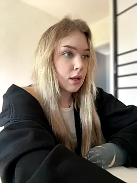 Snapshot of elliss_ chatting on October 1, 2025, 8:08 am elliss  online show from October 1, 2025, 8:08 am