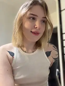 Snapshot of elliss_ chatting on October 24, 2025, 3:11 pm elliss  online show from October 24, 2025, 3:11 pm