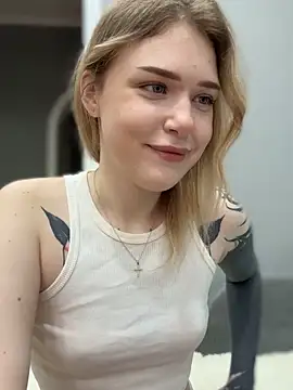 Snapshot of elliss_ chatting on October 11, 2025, 7:42 am elliss  online show from October 11, 2025, 7:42 am