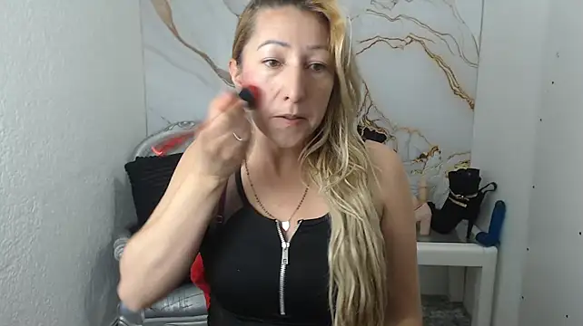 Snapshot of swetchrystal chatting on September 16, 2025, 1:01 pm swetchrystal online show from September 16, 2025, 1:01 pm