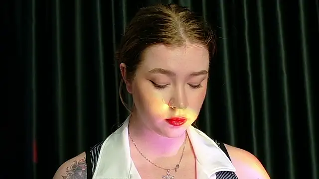 Rebecca Lace online show from October 17, 2025, 9:27 pm