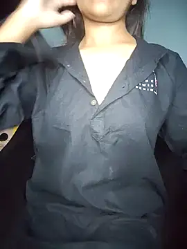 Snapshot of queen_visakha chatting on September 18, 2025, 5:43 am queen visakha online show from September 18, 2025, 5:43 am