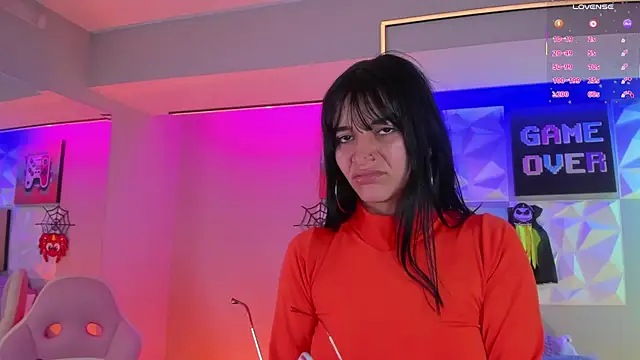 LindaWz  online show from October 29, 2025, 4:44 am