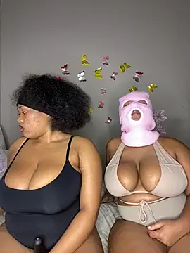 JuicyMellow21 online show from April 11, 2026, 11:30 pm