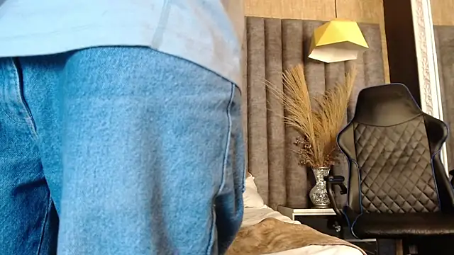 Boss Domiinator online show from October 6, 2025, 3:08 am