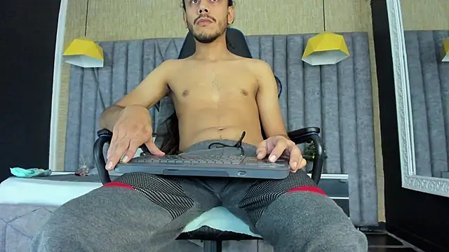 Boss Domiinator online show from December 15, 2025, 3:56 am