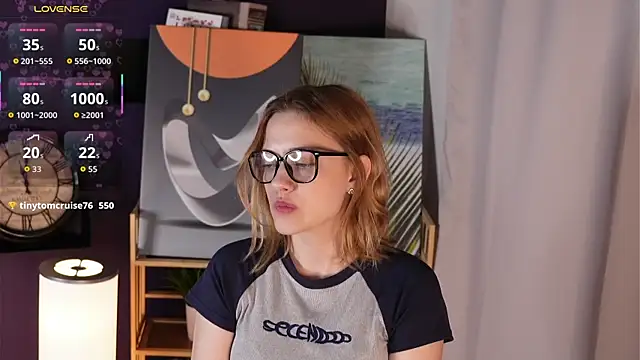 HollieCollelo online show from September 28, 2025, 3:13 am