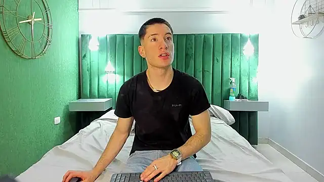 HunterHeat  online show from November 15, 2025, 12:20 pm