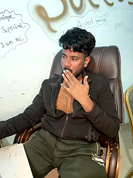 MeekBatgirl online show from December 14, 2025, 11:49 am