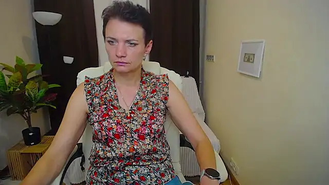 AvaSaturnian online show from September 9, 2025, 12:03 pm