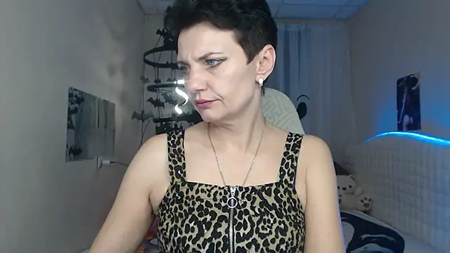 AvaSaturnian online show from October 28, 2025, 1:43 pm