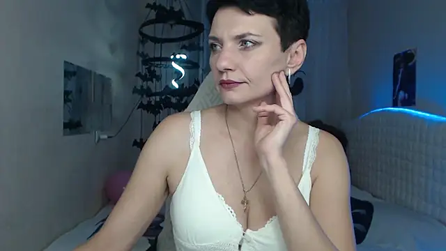 AvaSaturnian online show from October 11, 2025, 12:28 pm