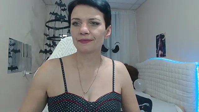 AvaSaturnian online show from October 17, 2025, 12:29 pm