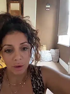 Snapshot of caramelandCurls chatting on October 8, 2025, 11:56 am caramelandCurls online show from October 8, 2025, 11:56 am