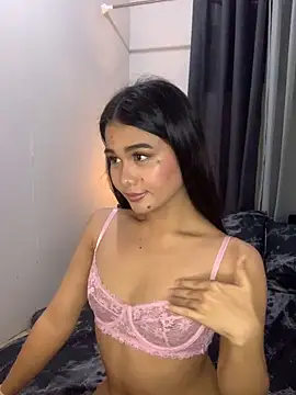 AngelHille online show from November 4, 2025, 4:22 pm