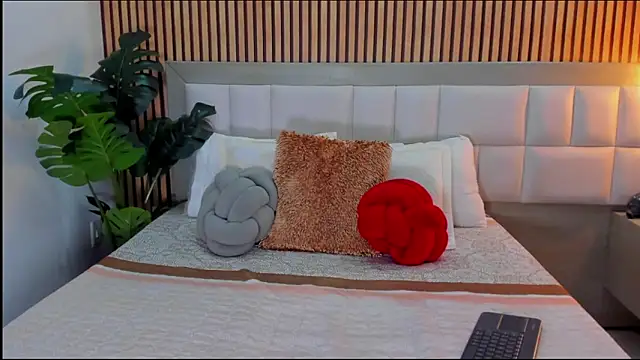 Snapshot of Roseaurora chatting on February 28, 2026, 1:11 pm Roseaurora online show from February 28, 2026, 1:11 pm