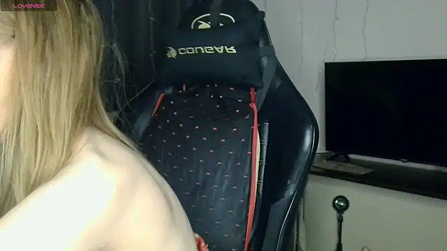 BabbbyFoxxx online show from April 6, 2026, 4:46 am