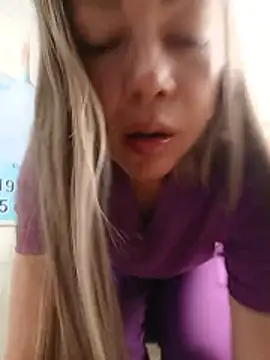 Snapshot of Madisson-04_ chatting on May 13, 2026, 1:40 pm Madisson-04 online show from May 13, 2026, 1:40 pm