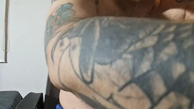 DaddyBear   online show from September 21, 2025, 4:06 am