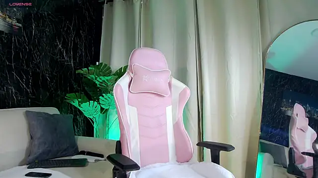 Emily Foxx01 online show from January 8, 2026, 12:27 am