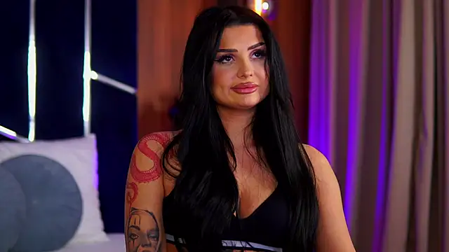 Snapshot of KylieKroftt chatting on February 7, 2026, 9:01 pm KylieKroftt online show from February 7, 2026, 9:01 pm