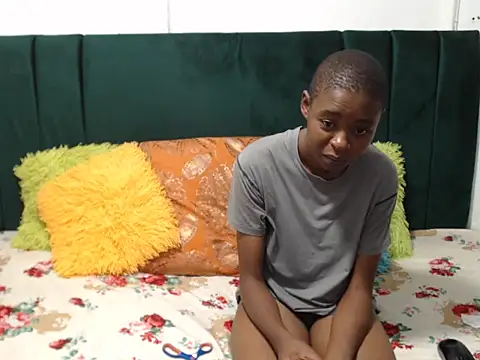 SweetSlenderChoc online show from February 4, 2026, 12:38 am