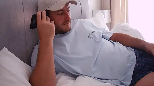 Snapshot of Londonlad818 chatting on September 8, 2025, 4:17 pm Londonlad818 online show from September 8, 2025, 4:17 pm