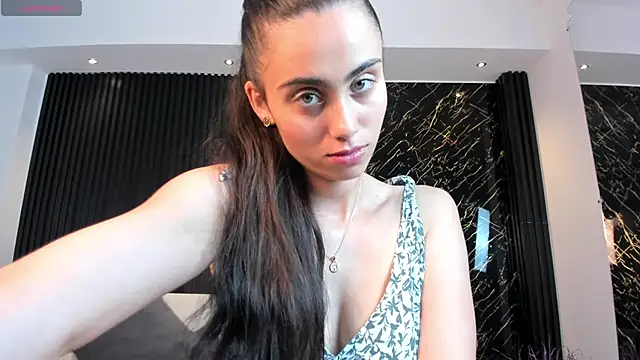 sofiapalacioss online show from November 7, 2025, 7:40 pm