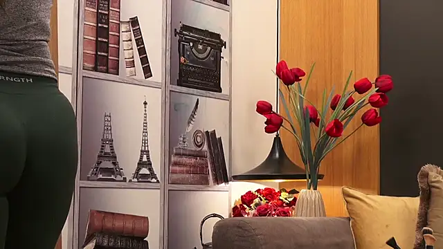 Mia Swano online show from February 8, 2026, 3:37 am