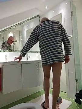 Oldmenhot66 online show from April 1, 2026, 4:58 am