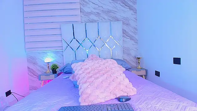 Snapshot of collet_1 chatting on November 14, 2025, 11:58 am collet 1 online show from November 14, 2025, 11:58 am