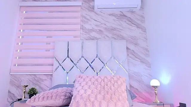 Snapshot of collet_1 chatting on November 22, 2025, 12:04 pm collet 1 online show from November 22, 2025, 12:04 pm