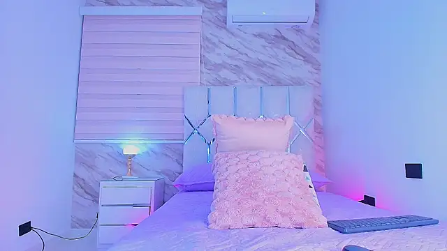 Snapshot of collet_1 chatting on November 5, 2025, 12:08 pm collet 1 online show from November 5, 2025, 12:08 pm