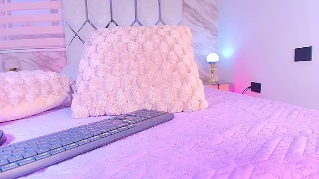 Snapshot of collet_1 chatting on November 28, 2025, 12:16 pm collet 1 online show from November 28, 2025, 12:16 pm