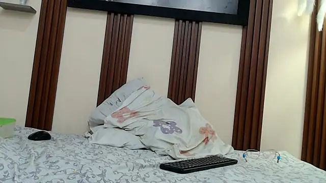 skinnysofia18 online show from December 18, 2025, 1:59 pm