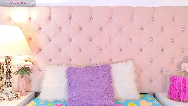 CaterinaRomano online show from December 16, 2025, 3:05 pm