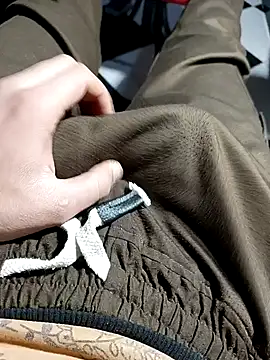 anis3g4 online show from November 7, 2025, 9:08 pm